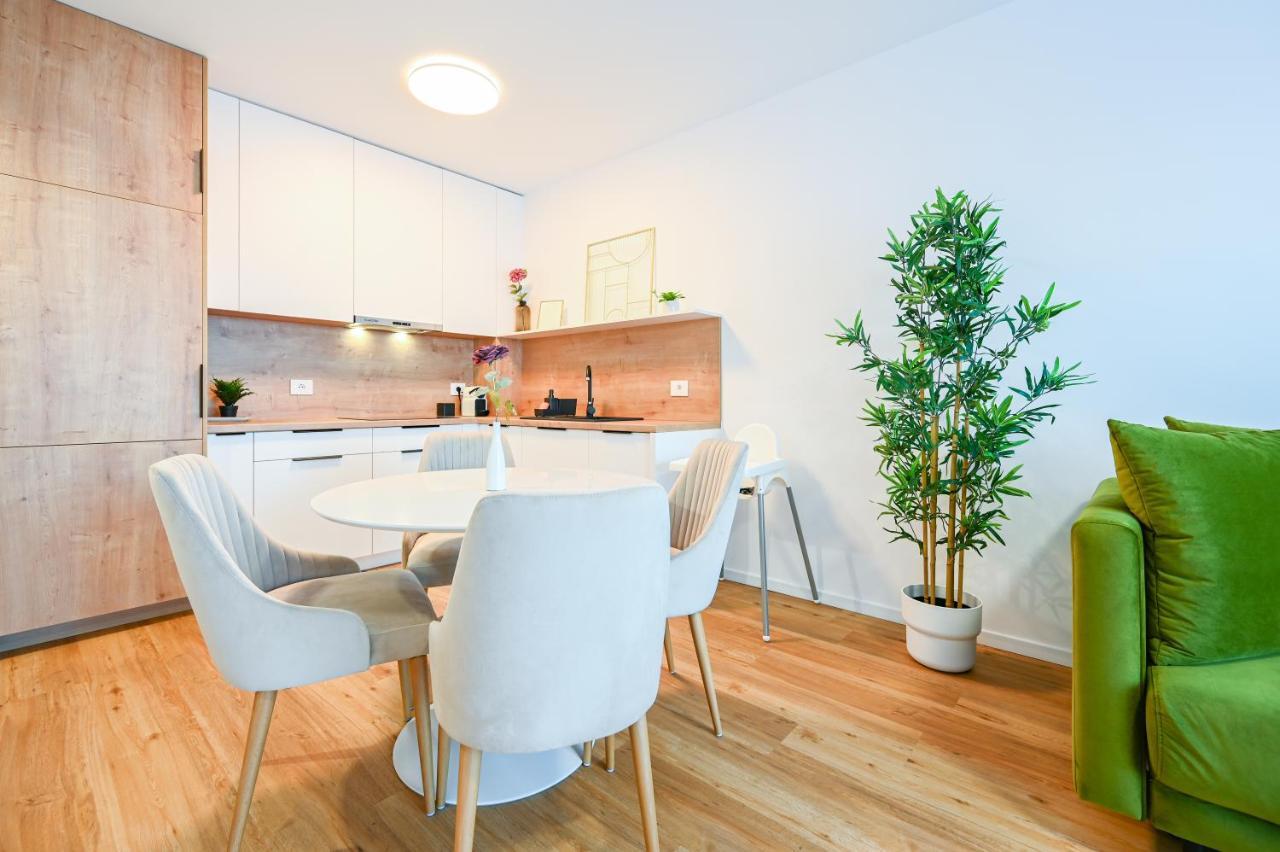 Ferienwohnung Km Flats Oradea Exterior foto